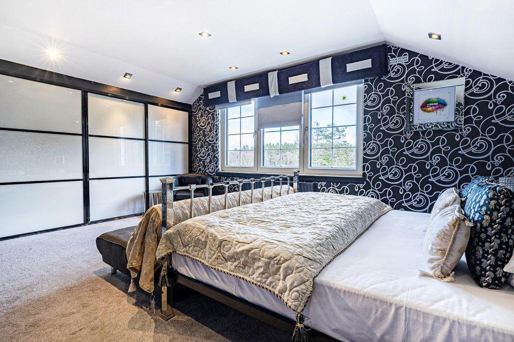 Finn Village - Loch Lomond Villa B&B - Black Room With Jacuzzi-Style Bath Glasgow Exterior foto