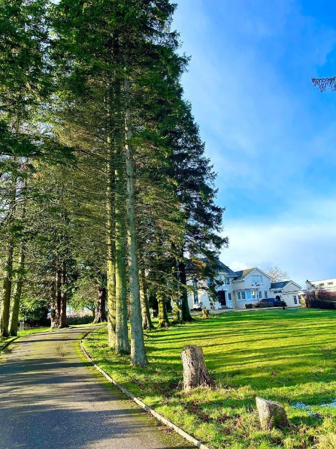 Finn Village - Loch Lomond Villa B&B - Black Room With Jacuzzi-Style Bath Glasgow Exterior foto