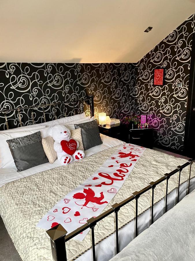 Finn Village - Loch Lomond Villa B&B - Black Room With Jacuzzi-Style Bath Glasgow Exterior foto