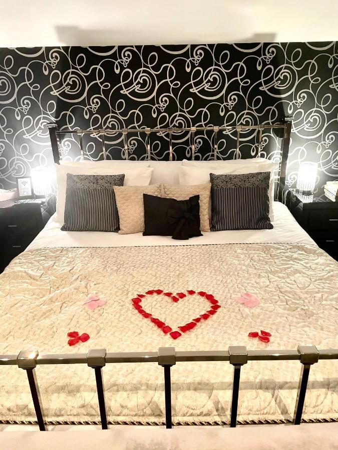Finn Village - Loch Lomond Villa B&B - Black Room With Jacuzzi-Style Bath Glasgow Exterior foto