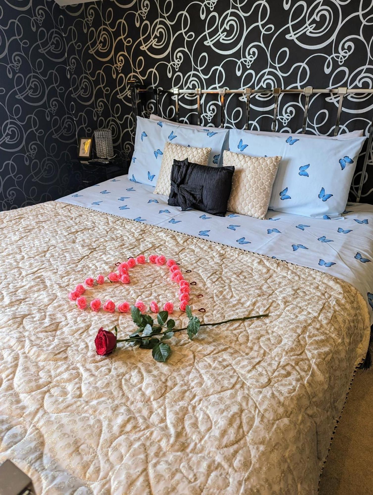 Finn Village - Loch Lomond Villa B&B - Black Room With Jacuzzi-Style Bath Glasgow Exterior foto